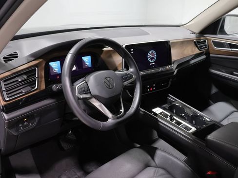 Used 2024 Volkswagen Atlas SE AWD/4WD image 13