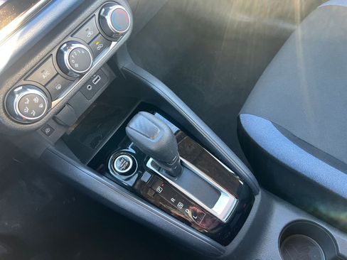 Used 2025 Nissan Versa SV image 39