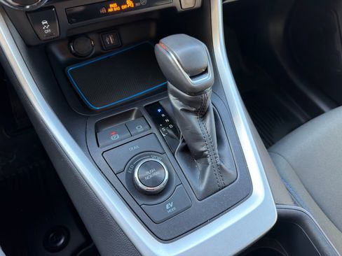Used 2025 Toyota RAV4 SE image 23