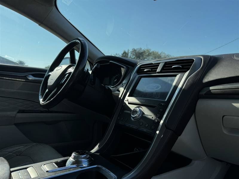 Used 2017 Ford Fusion Platinum AWD/4WD image 17