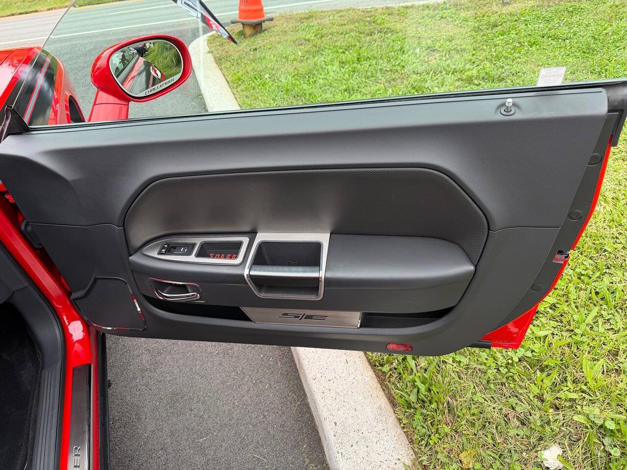 Used 2010 Dodge Challenger SE RWD image 14