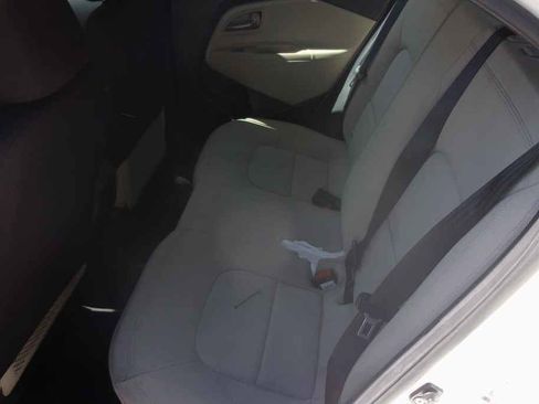 Used 2012 Kia Rio EX image 9