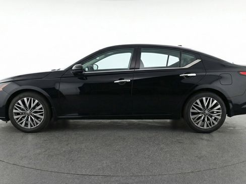 Used 2025 Nissan Altima 2.5 SV image 5