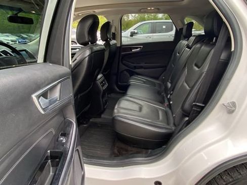 Used 2018 Ford Edge Titanium w/ Equipment Group 301A AWD/4WD image 32