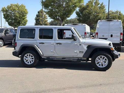 Used 2023 Jeep Wrangler Unlimited Sport w/ Sun And Sound Package AWD/4WD image 13