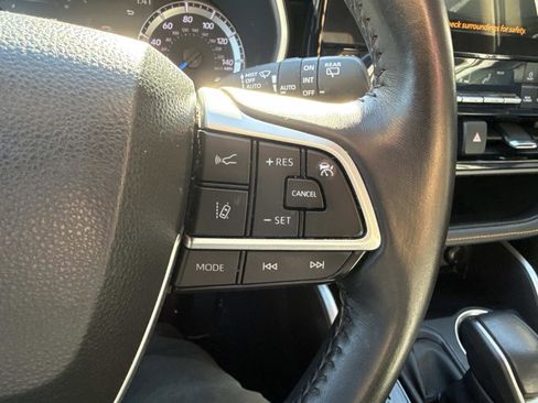 Used 2023 Toyota Highlander Bronze Edition image 31