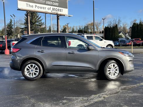 Used 2021 Ford Escape SE image 5