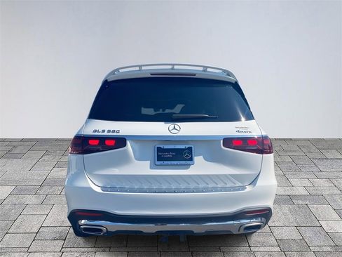 Used 2025 Mercedes-Benz GLS 580 4MATIC image 6