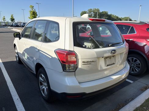 Used 2017 Subaru Forester 2.5i AWD/4WD image 4
