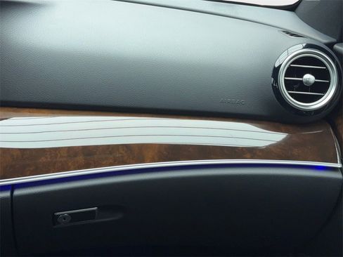 Used 2023 Mercedes-Benz E 350 Sedan image 18