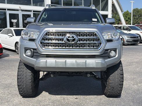 Used 2022 Toyota Tacoma SR5 w/ Technology Package RWD image 10