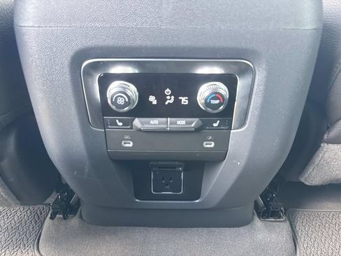 Used 2024 GMC Yukon XL Denali RWD image 18