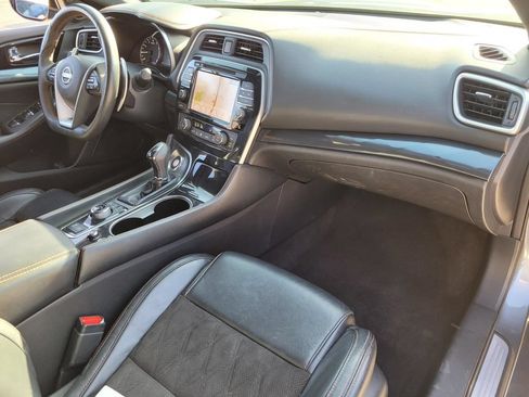 Used 2023 Nissan Maxima SR w/ Sport Mat Group FWD image 8