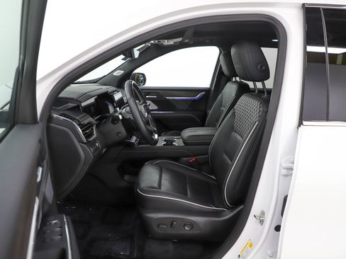 Used 2025 GMC Acadia Denali w/ Super Cruise Package AWD/4WD image 22