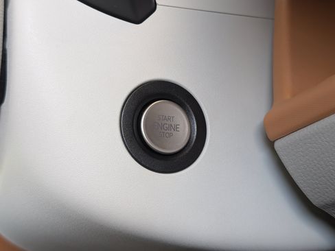 Used 2025 Volkswagen ID. Buzz 1st Edition RWD image 36