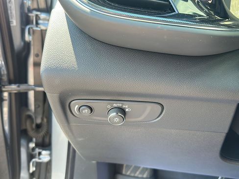 Used 2022 Buick Envision Essence w/ Sport Touring Package FWD image 11