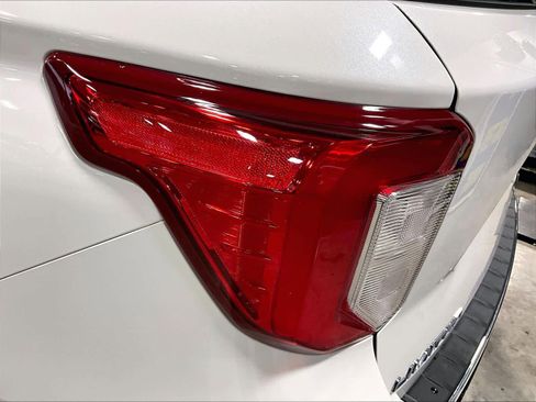 Used 2023 Ford Explorer Limited w/ Limited Technology Package image 35