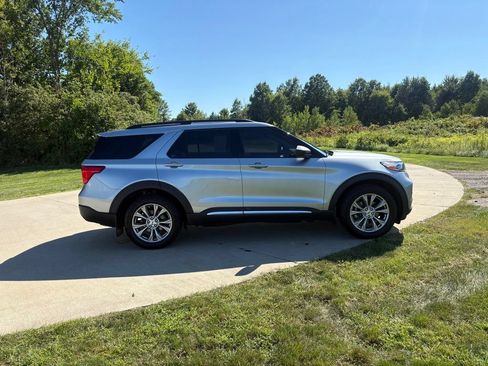 Used 2023 Ford Explorer XLT w/ Equipment Group 202A AWD/4WD image 10