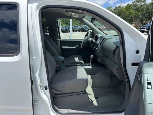 Used 2017 Nissan Frontier 2WD Crew Cab image 39