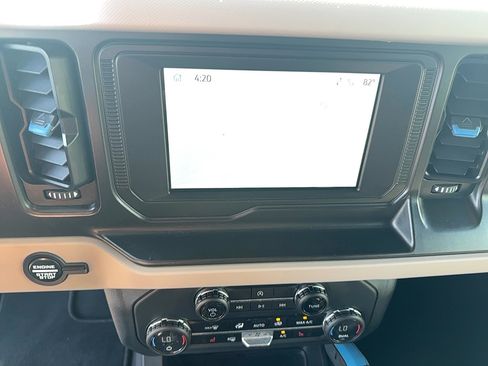 Used 2023 Ford Bronco Wildtrak image 16