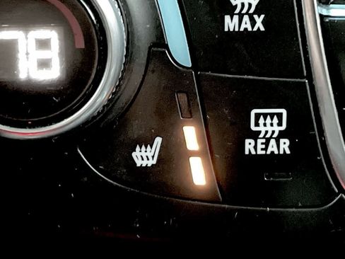 Used 2021 Chevrolet Traverse LT image 21