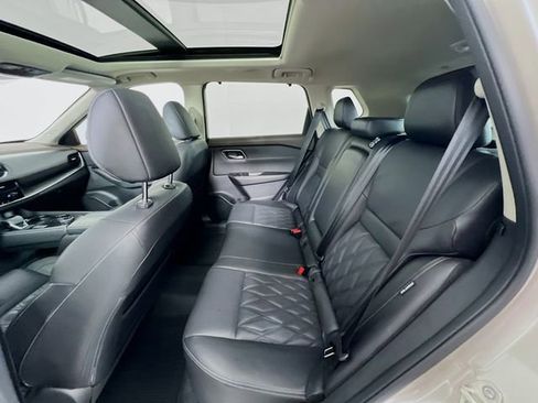 Used 2021 Nissan Rogue Platinum image 25