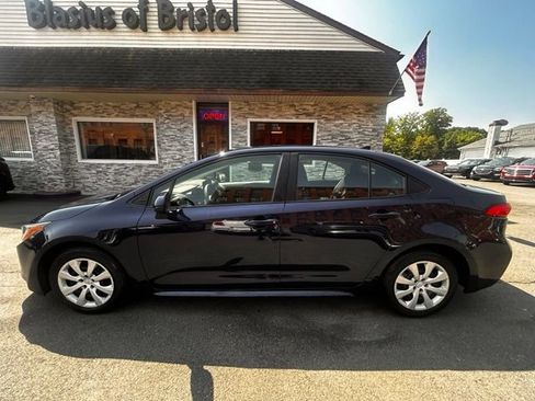 Used 2025 Toyota Corolla LE FWD image 4