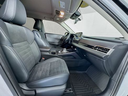 Used 2024 Mitsubishi Outlander SE image 30
