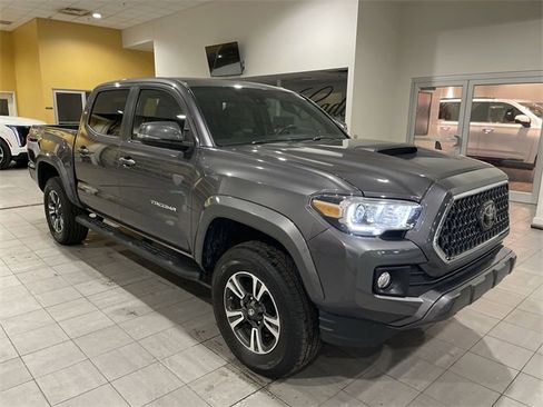 Used 2018 Toyota Tacoma TRD Sport image 7