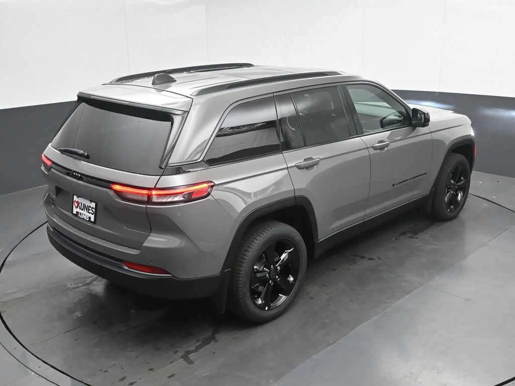 New 2027 Jeep Grand Cherokee Limited w/ Limited Altitude Package AWD/4WD image 32