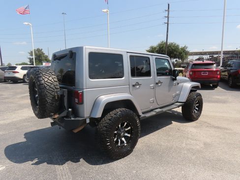 Used 2013 Jeep Wrangler Unlimited Sahara w/ Connectivity Group AWD/4WD image 11