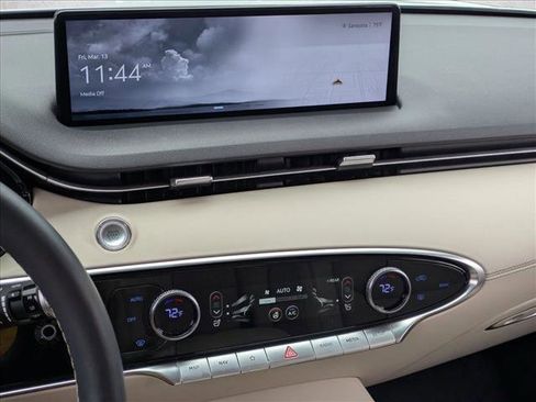 Used 2025 Genesis GV70 2.5T w/ Select Package image 8