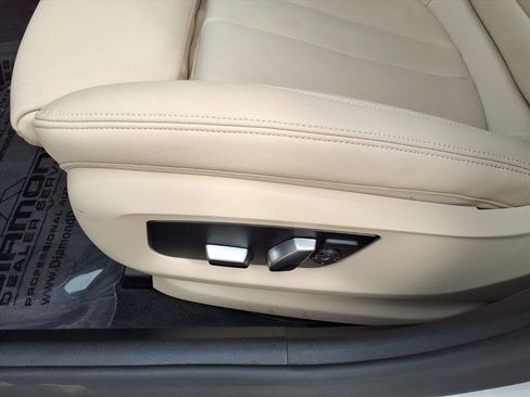 Used 2020 BMW 530e w/ Premium Package image 21