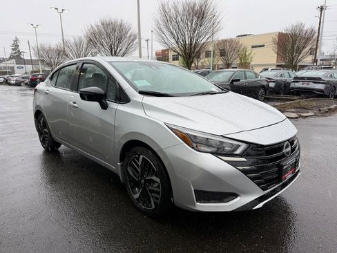 New 2025 Nissan Versa SR w/ Trunk Package image 5