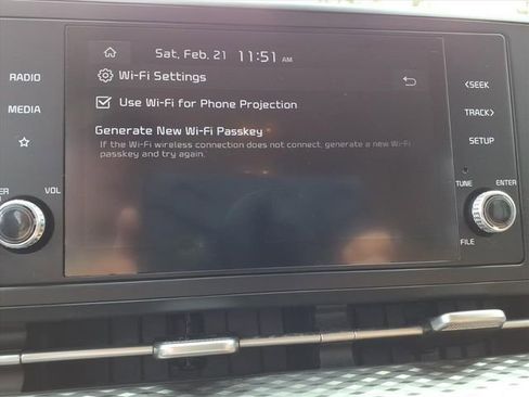 Used 2024 Kia Carnival LX image 12