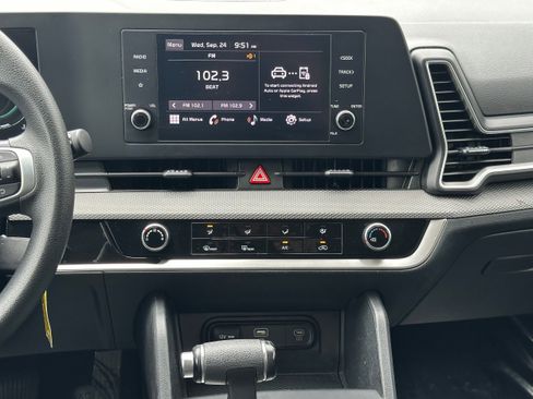 Used 2023 Kia Sportage LX image 15