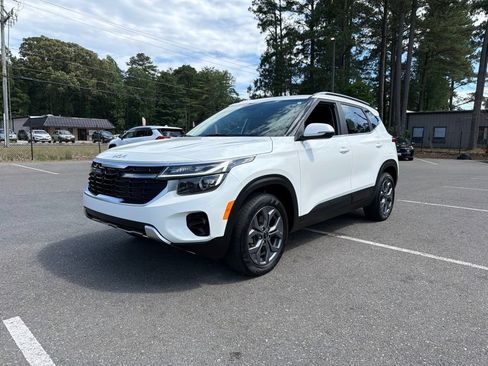 Used 2024 Kia Seltos S AWD/4WD image 2