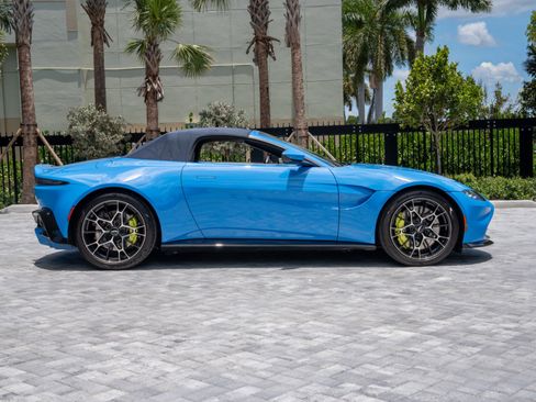 Used 2021 Aston Martin V8 Vantage Roadster RWD image 3