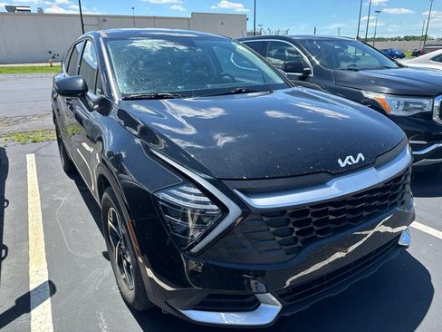 Used 2024 Kia Sportage LX FWD image 2
