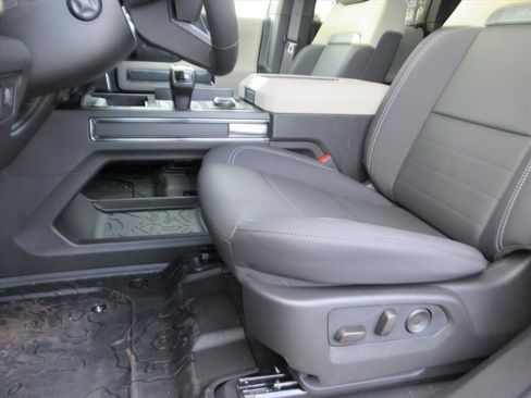 New 2026 GMC Hummer EV 4x4 Crew Cab image 16