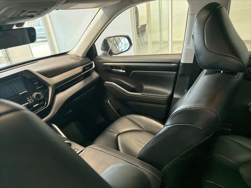 Used 2020 Toyota Highlander XLE image 34