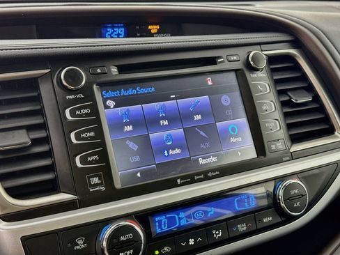 Used 2019 Toyota Highlander Limited AWD/4WD image 12