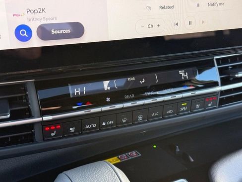 Used 2026 Toyota Sienna Limited image 29