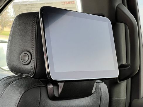 New 2026 GMC Yukon XL Denali w/ Denali Reserve Package image 11