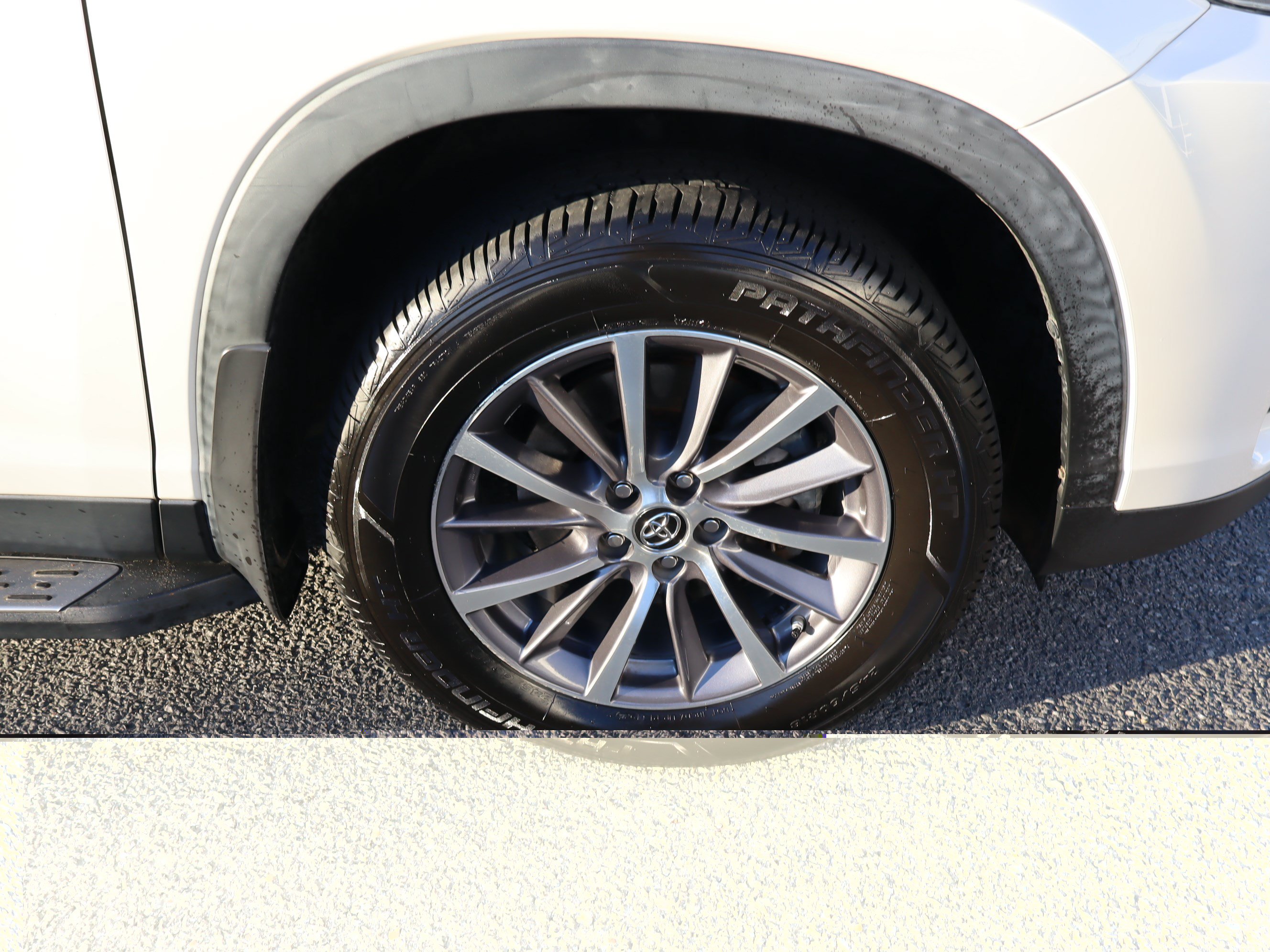 Used 2019 Toyota Highlander XLE AWD/4WD image 42