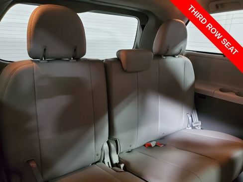 Used 2019 Toyota Sienna XLE image 13