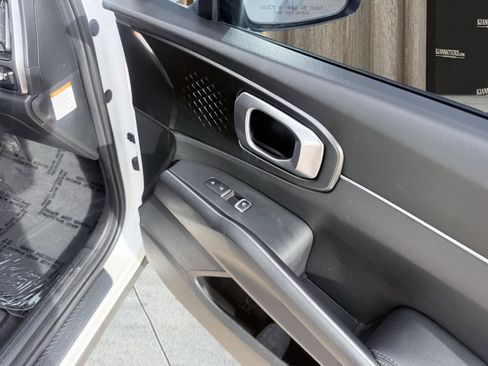 Used 2022 Kia Sorento S image 46