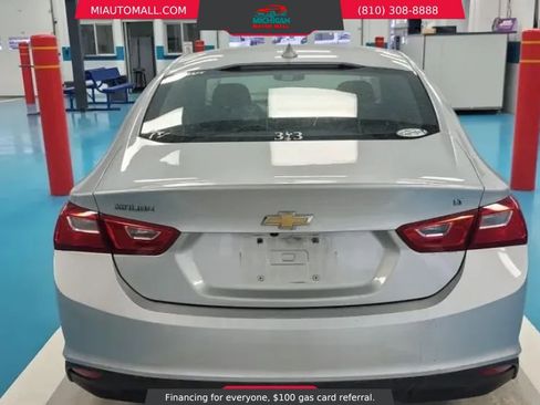 Used 2017 Chevrolet Malibu LT FWD image 4
