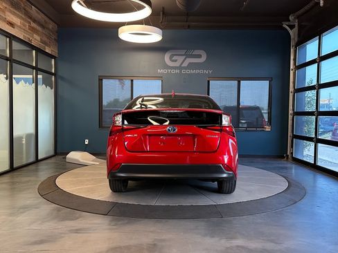 Used 2019 Toyota Prius LE FWD image 4