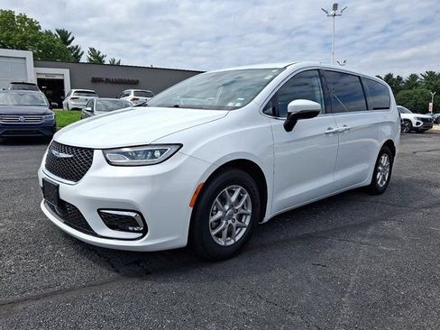 Certified 2023 Chrysler Pacifica Touring-L FWD image 3